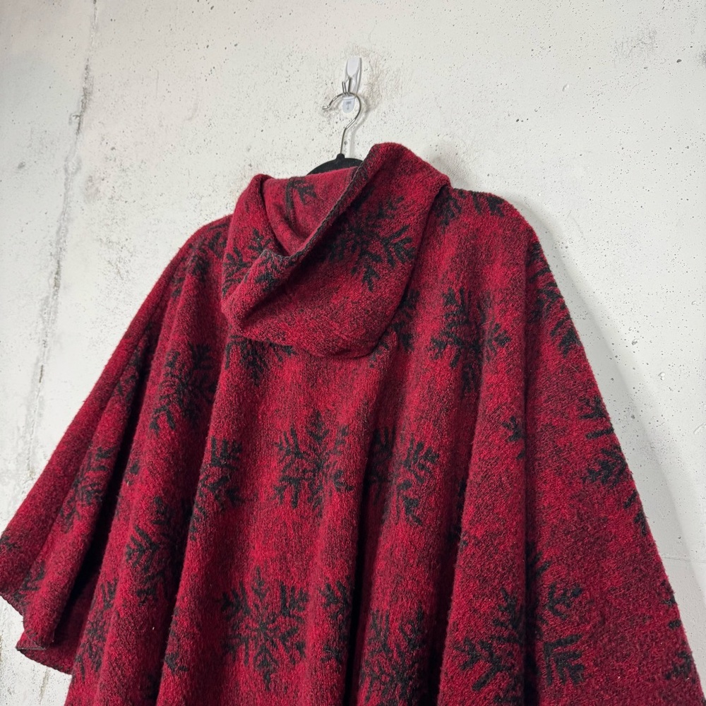 The Vermont Country Store Snowflake Hooded Poncho Cape Shawl Sweater - Picture 8 of 10